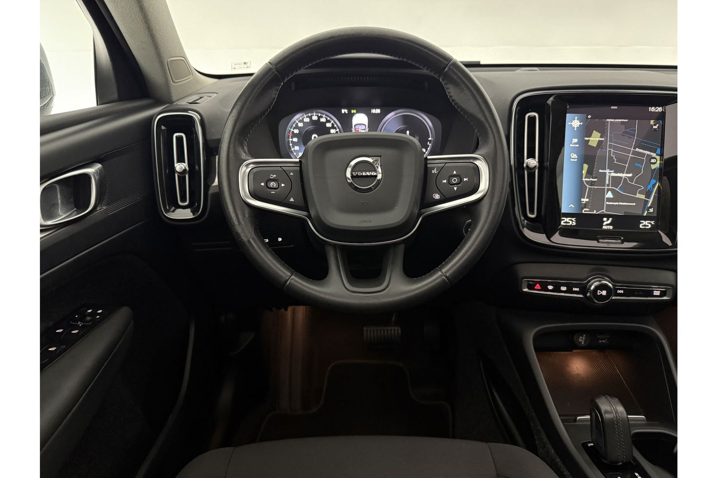 Volvo XC40 1.5 T5 Recharge Inscription 262PK Hybride Pano Virtual LED Carplay Cruise Clima Navi PDC 19''LMV