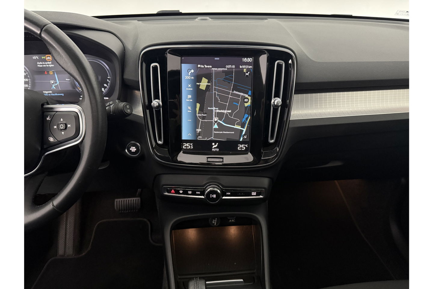 Volvo XC40 1.5 T5 Recharge Inscription 262PK Hybride Pano Virtual LED Carplay Cruise Clima Navi PDC 19''LMV