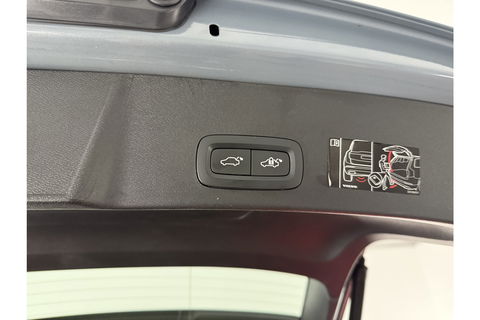 Volvo XC40 1.5 T5 Recharge Inscription 262PK Hybride Pano Virtual LED Carplay Cruise Clima Navi PDC 19''LMV