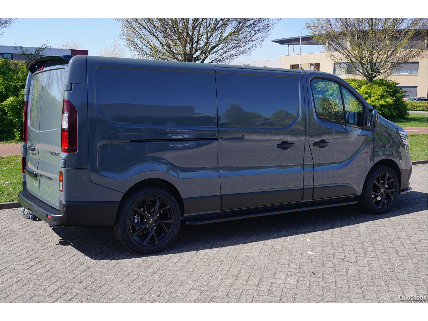 Renault Trafic 170PK L2H1 URBAN EDITION EDC AUT BPM VRIJ!! Navi, 18" LM, Betimmering, Trekhaak, 2x Schuifdeur!! NR. 475