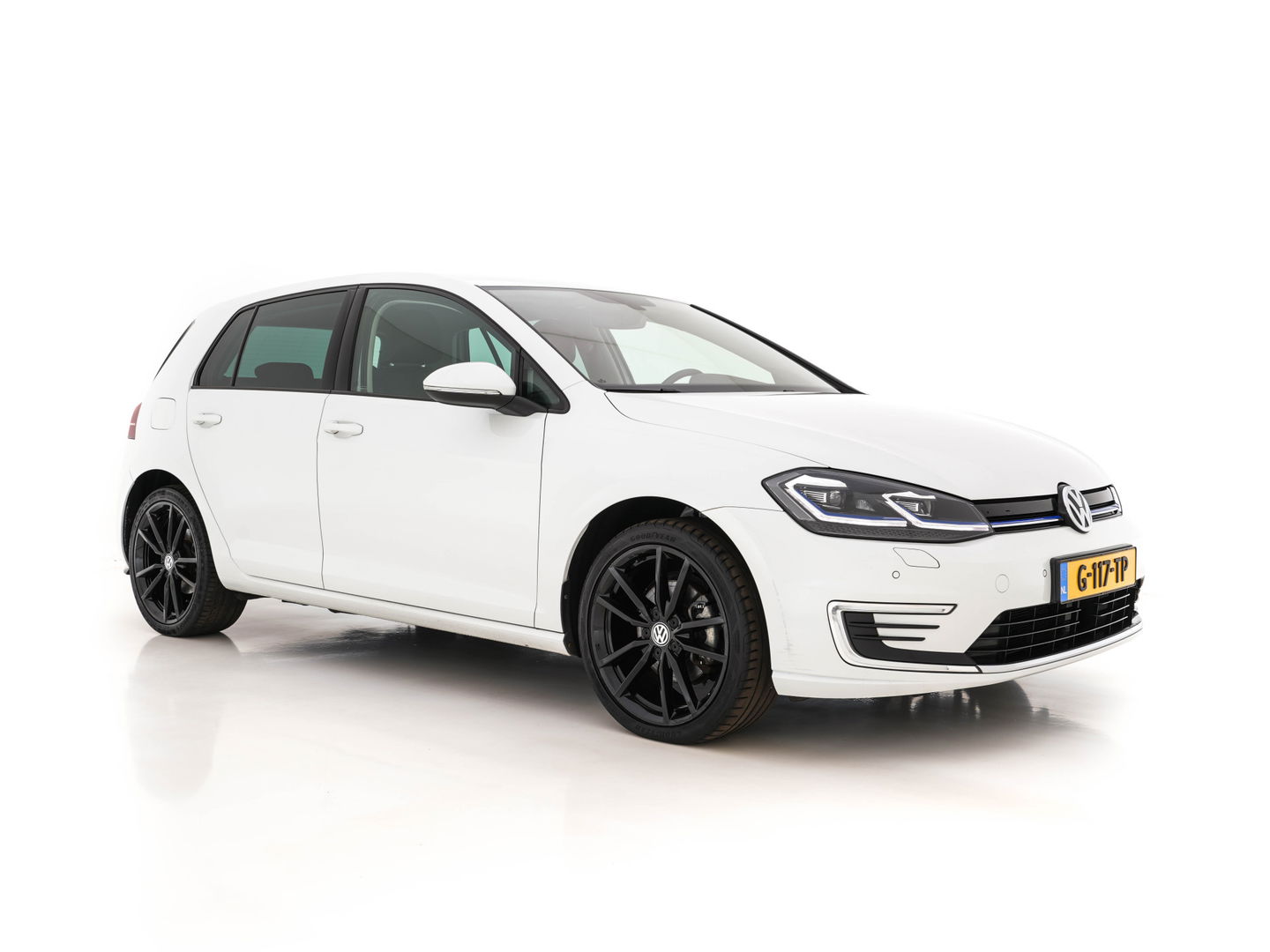Volkswagen e-Golf E-DITION (INCL-BTW) *VIENNA-FULL-LEATHER | DIGI-COCKPIT | FULL-LED | ADAPTIVE-CRUISE | DYNAUDIO | NAVI-FULLMAP | CAMERA | DAB+ | SPORT-SEATS | HEATED-SEATS | CCS-FASTLOADER | ECC | PDC | 18''ALU*