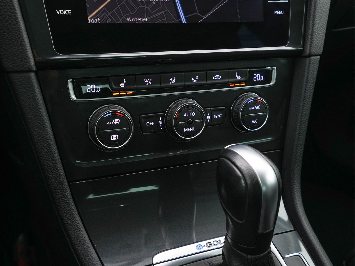 Volkswagen e-Golf E-DITION (INCL-BTW) *VIENNA-FULL-LEATHER | DIGI-COCKPIT | FULL-LED | ADAPTIVE-CRUISE | DYNAUDIO | NAVI-FULLMAP | CAMERA | DAB+ | SPORT-SEATS | HEATED-SEATS | CCS-FASTLOADER | ECC | PDC | 18''ALU*