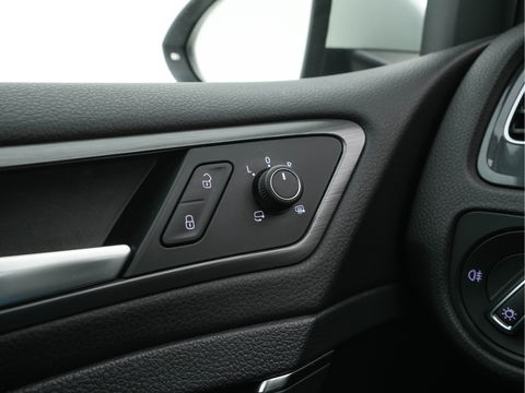 Volkswagen e-Golf E-DITION (INCL-BTW) *VIENNA-FULL-LEATHER | DIGI-COCKPIT | FULL-LED | ADAPTIVE-CRUISE | DYNAUDIO | NAVI-FULLMAP | CAMERA | DAB+ | SPORT-SEATS | HEATED-SEATS | CCS-FASTLOADER | ECC | PDC | 18''ALU*