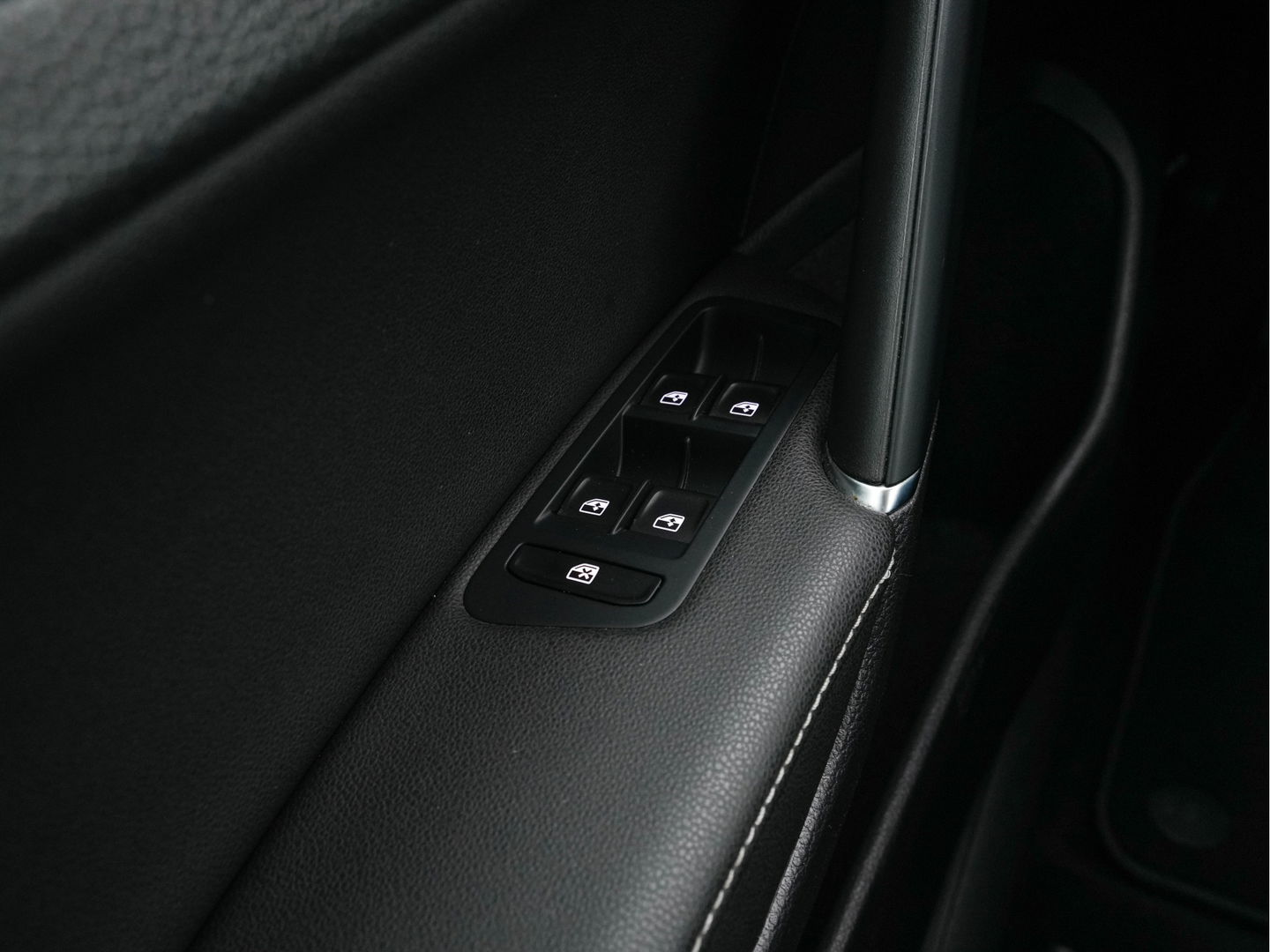 Volkswagen e-Golf E-DITION (INCL-BTW) *VIENNA-FULL-LEATHER | DIGI-COCKPIT | FULL-LED | ADAPTIVE-CRUISE | DYNAUDIO | NAVI-FULLMAP | CAMERA | DAB+ | SPORT-SEATS | HEATED-SEATS | CCS-FASTLOADER | ECC | PDC | 18''ALU*