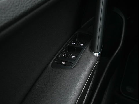 Volkswagen e-Golf E-DITION (INCL-BTW) *VIENNA-FULL-LEATHER | DIGI-COCKPIT | FULL-LED | ADAPTIVE-CRUISE | DYNAUDIO | NAVI-FULLMAP | CAMERA | DAB+ | SPORT-SEATS | HEATED-SEATS | CCS-FASTLOADER | ECC | PDC | 18''ALU*