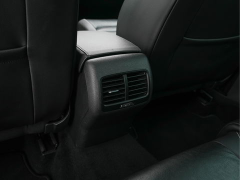 Volkswagen e-Golf E-DITION (INCL-BTW) *VIENNA-FULL-LEATHER | DIGI-COCKPIT | FULL-LED | ADAPTIVE-CRUISE | DYNAUDIO | NAVI-FULLMAP | CAMERA | DAB+ | SPORT-SEATS | HEATED-SEATS | CCS-FASTLOADER | ECC | PDC | 18''ALU*