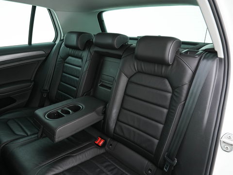 Volkswagen e-Golf E-DITION (INCL-BTW) *VIENNA-FULL-LEATHER | DIGI-COCKPIT | FULL-LED | ADAPTIVE-CRUISE | DYNAUDIO | NAVI-FULLMAP | CAMERA | DAB+ | SPORT-SEATS | HEATED-SEATS | CCS-FASTLOADER | ECC | PDC | 18''ALU*