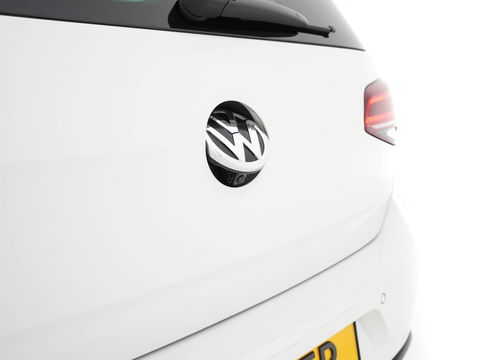 Volkswagen e-Golf E-DITION (INCL-BTW) *VIENNA-FULL-LEATHER | DIGI-COCKPIT | FULL-LED | ADAPTIVE-CRUISE | DYNAUDIO | NAVI-FULLMAP | CAMERA | DAB+ | SPORT-SEATS | HEATED-SEATS | CCS-FASTLOADER | ECC | PDC | 18''ALU*