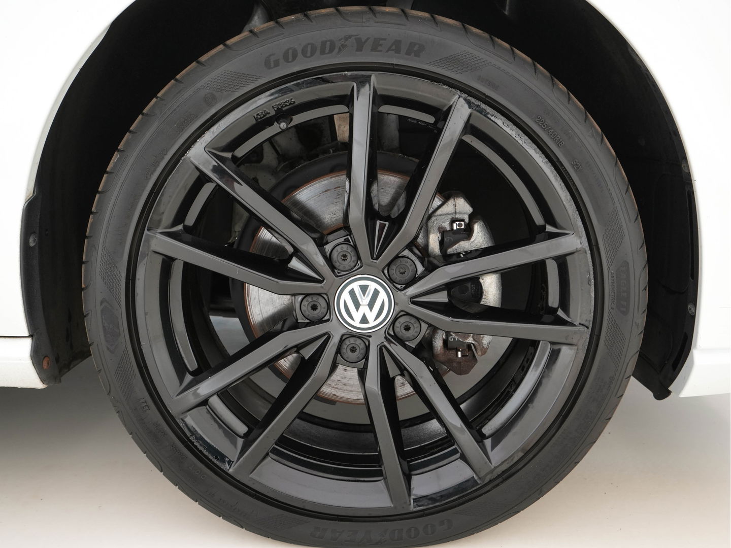 Volkswagen e-Golf E-DITION (INCL-BTW) *VIENNA-FULL-LEATHER | DIGI-COCKPIT | FULL-LED | ADAPTIVE-CRUISE | DYNAUDIO | NAVI-FULLMAP | CAMERA | DAB+ | SPORT-SEATS | HEATED-SEATS | CCS-FASTLOADER | ECC | PDC | 18''ALU*