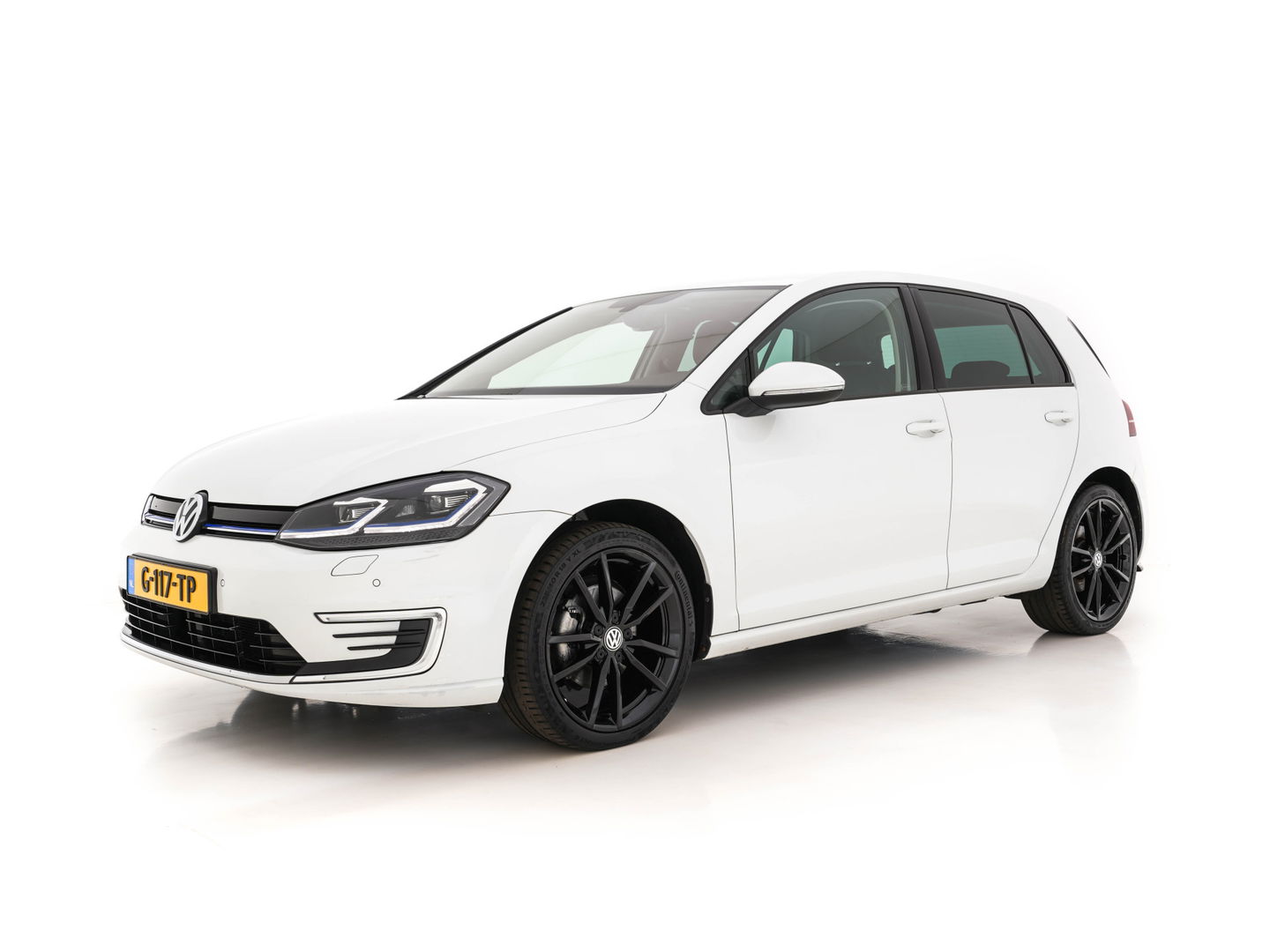 Volkswagen e-Golf E-DITION (INCL-BTW) *VIENNA-FULL-LEATHER | DIGI-COCKPIT | FULL-LED | ADAPTIVE-CRUISE | DYNAUDIO | NAVI-FULLMAP | CAMERA | DAB+ | SPORT-SEATS | HEATED-SEATS | CCS-FASTLOADER | ECC | PDC | 18''ALU*