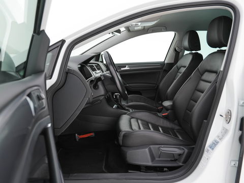Volkswagen e-Golf E-DITION (INCL-BTW) *VIENNA-FULL-LEATHER | DIGI-COCKPIT | FULL-LED | ADAPTIVE-CRUISE | DYNAUDIO | NAVI-FULLMAP | CAMERA | DAB+ | SPORT-SEATS | HEATED-SEATS | CCS-FASTLOADER | ECC | PDC | 18''ALU*