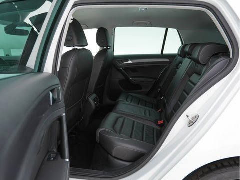 Volkswagen e-Golf E-DITION (INCL-BTW) *VIENNA-FULL-LEATHER | DIGI-COCKPIT | FULL-LED | ADAPTIVE-CRUISE | DYNAUDIO | NAVI-FULLMAP | CAMERA | DAB+ | SPORT-SEATS | HEATED-SEATS | CCS-FASTLOADER | ECC | PDC | 18''ALU*