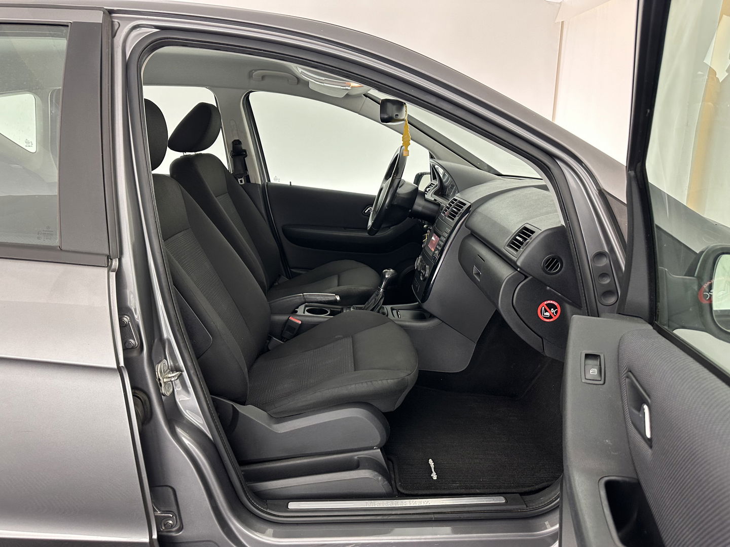 Mercedes-Benz A-Klasse 160 Blue Efficiency Business Class *NAVI | AIRCO | COMFORT-SEATS | TOWBAR | 16''ALU *