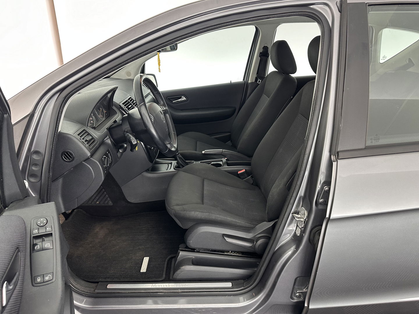 Mercedes-Benz A-Klasse 160 Blue Efficiency Business Class *NAVI | AIRCO | COMFORT-SEATS | TOWBAR | 16''ALU *
