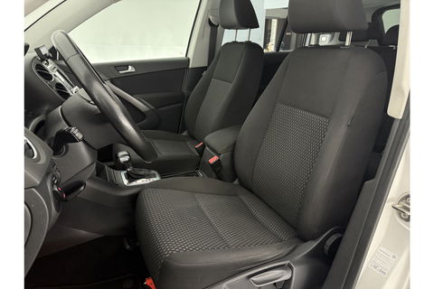 Volkswagen Tiguan 2.0 TDI 4motion 140PK DSG 4x4 Camera Trekhaak Clima Cruise Navigatie 16''LMV