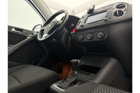 Volkswagen Tiguan 2.0 TDI 4motion 140PK DSG 4x4 Camera Trekhaak Clima Cruise Navigatie 16''LMV