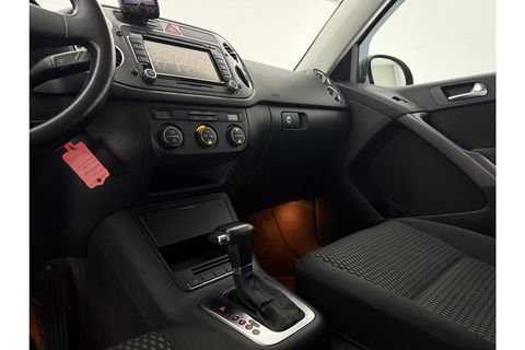 Volkswagen Tiguan 2.0 TDI 4motion 140PK DSG 4x4 Camera Trekhaak Clima Cruise Navigatie 16''LMV