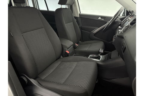 Volkswagen Tiguan 2.0 TDI 4motion 140PK DSG 4x4 Camera Trekhaak Clima Cruise Navigatie 16''LMV