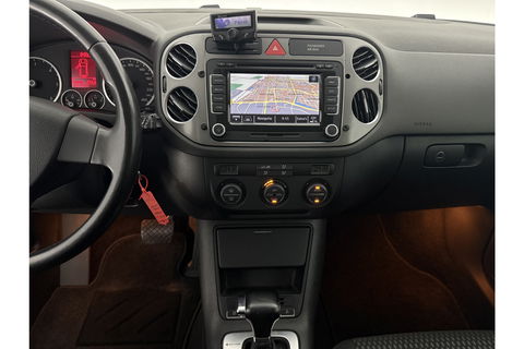 Volkswagen Tiguan 2.0 TDI 4motion 140PK DSG 4x4 Camera Trekhaak Clima Cruise Navigatie 16''LMV