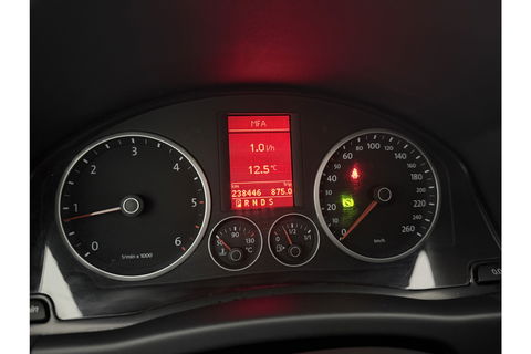 Volkswagen Tiguan 2.0 TDI 4motion 140PK DSG 4x4 Camera Trekhaak Clima Cruise Navigatie 16''LMV