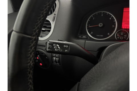 Volkswagen Tiguan 2.0 TDI 4motion 140PK DSG 4x4 Camera Trekhaak Clima Cruise Navigatie 16''LMV