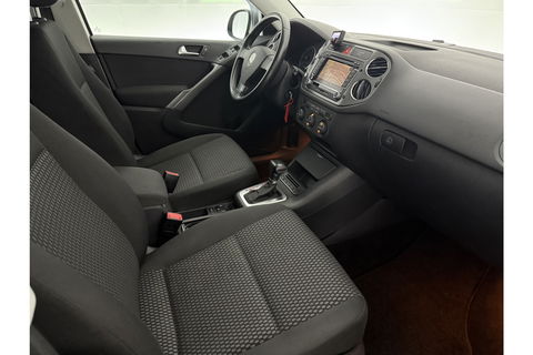 Volkswagen Tiguan 2.0 TDI 4motion 140PK DSG 4x4 Camera Trekhaak Clima Cruise Navigatie 16''LMV