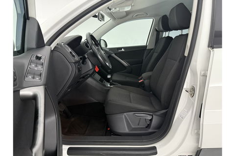 Volkswagen Tiguan 2.0 TDI 4motion 140PK DSG 4x4 Camera Trekhaak Clima Cruise Navigatie 16''LMV