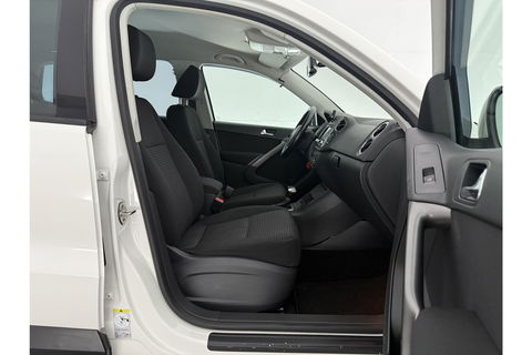 Volkswagen Tiguan 2.0 TDI 4motion 140PK DSG 4x4 Camera Trekhaak Clima Cruise Navigatie 16''LMV