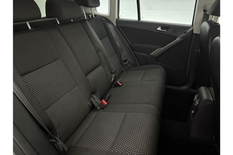 Volkswagen Tiguan 2.0 TDI 4motion 140PK DSG 4x4 Camera Trekhaak Clima Cruise Navigatie 16''LMV
