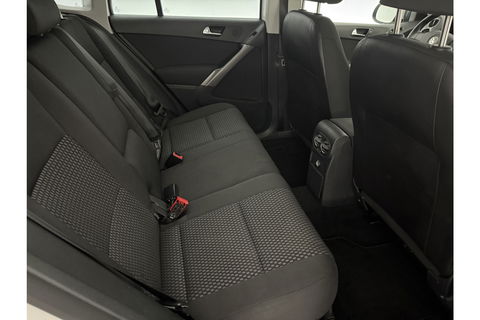 Volkswagen Tiguan 2.0 TDI 4motion 140PK DSG 4x4 Camera Trekhaak Clima Cruise Navigatie 16''LMV