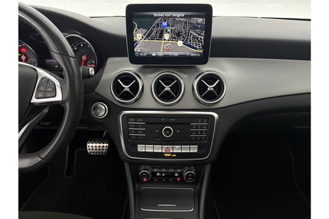 Mercedes-Benz GLA 180 AMG Limited Pano Camera LED Trekhaak Clima Cruise Navi PDC 19''LMV