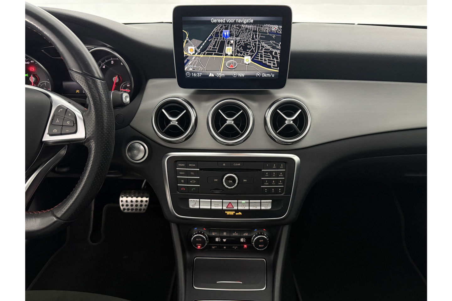 Mercedes-Benz GLA 180 AMG Limited Pano Camera LED Trekhaak Clima Cruise Navi PDC 19''LMV
