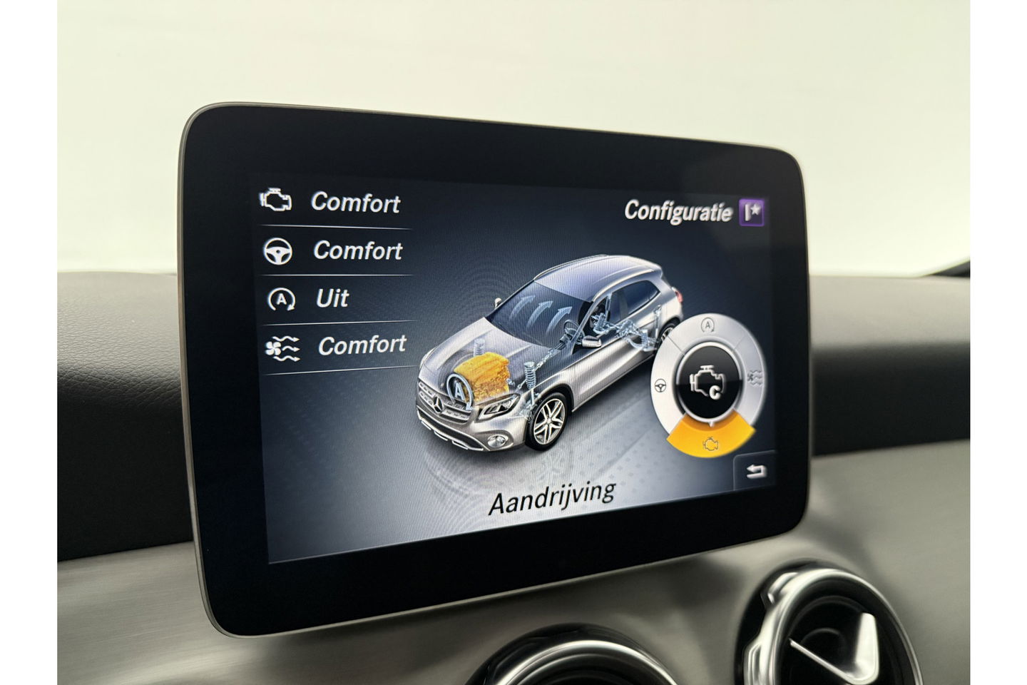 Mercedes-Benz GLA 180 AMG Limited Pano Camera LED Trekhaak Clima Cruise Navi PDC 19''LMV