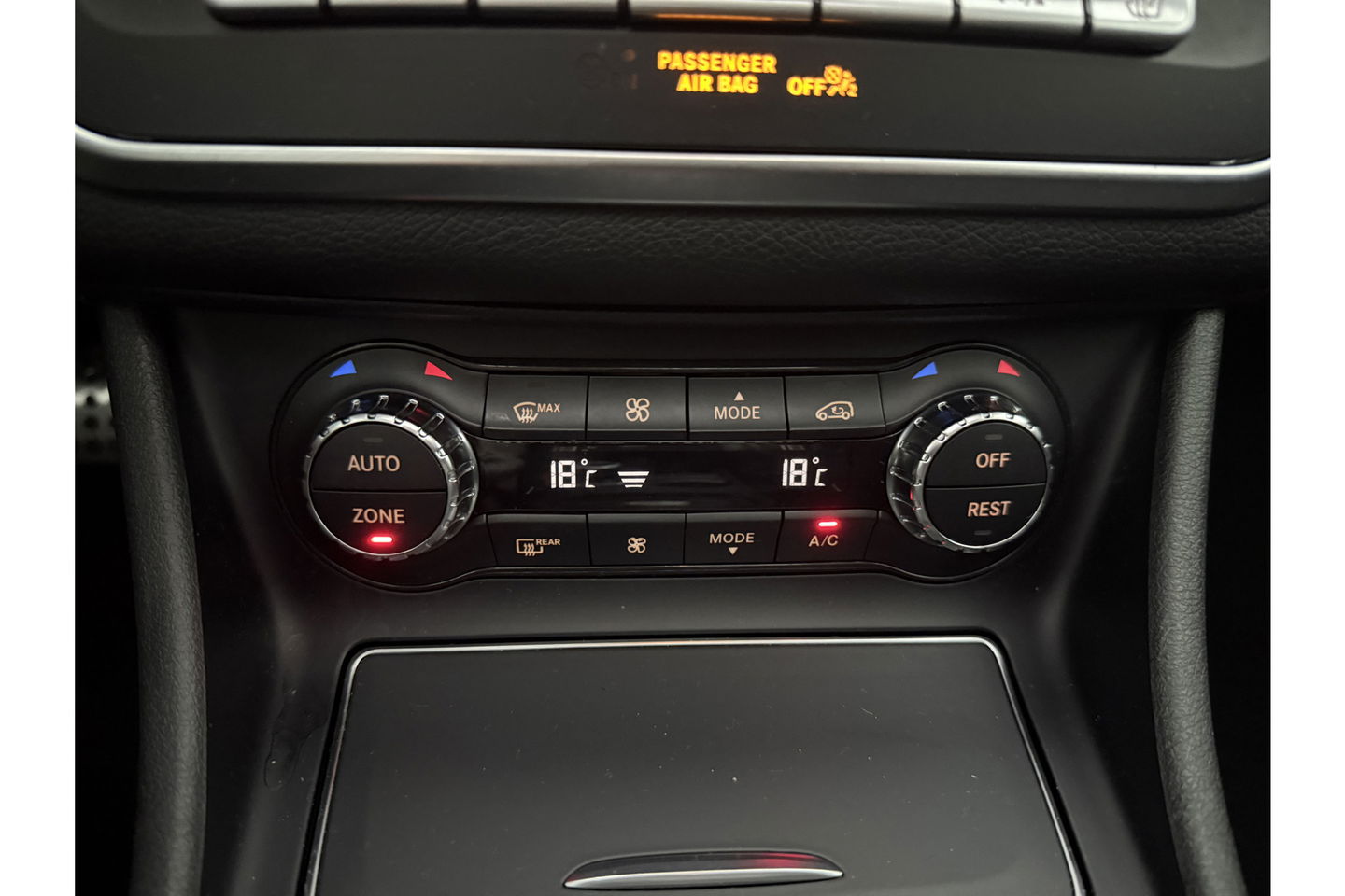 Mercedes-Benz GLA 180 AMG Limited Pano Camera LED Trekhaak Clima Cruise Navi PDC 19''LMV