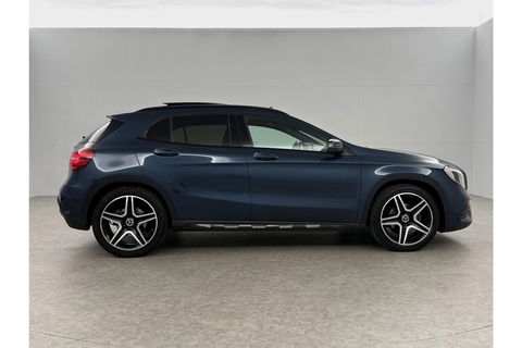Mercedes-Benz GLA 180 AMG Limited Pano Camera LED Trekhaak Clima Cruise Navi PDC 19''LMV
