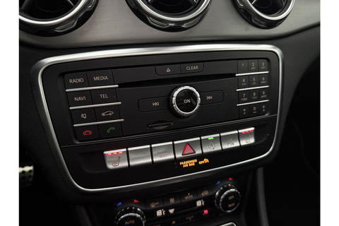 Mercedes-Benz GLA 180 AMG Limited Pano Camera LED Trekhaak Clima Cruise Navi PDC 19''LMV