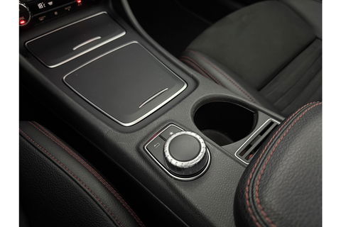 Mercedes-Benz GLA 180 AMG Limited Pano Camera LED Trekhaak Clima Cruise Navi PDC 19''LMV