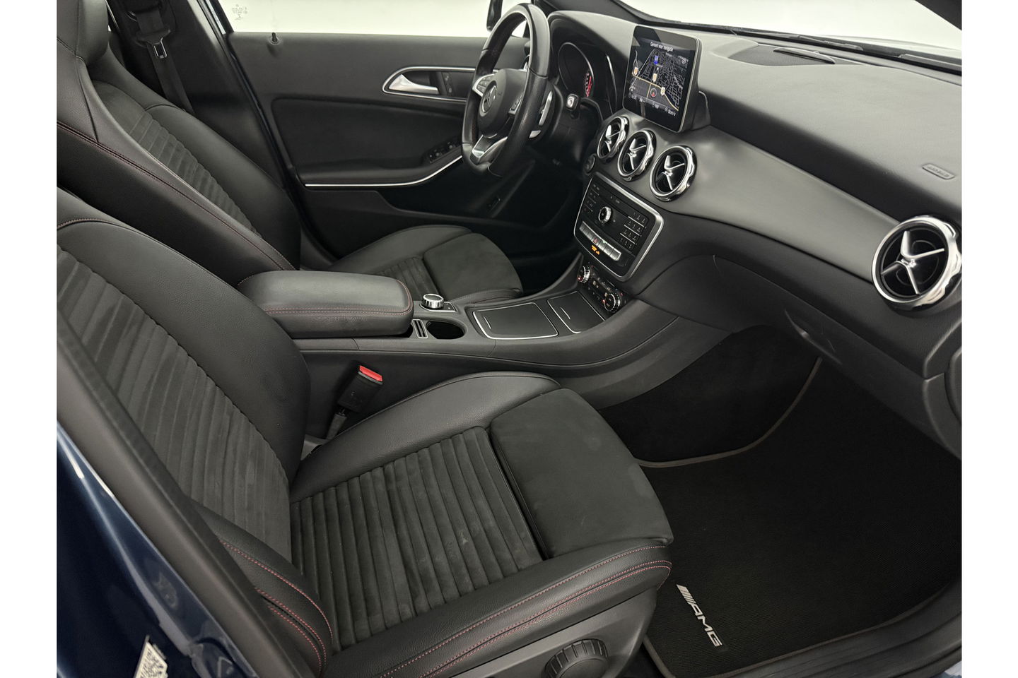 Mercedes-Benz GLA 180 AMG Limited Pano Camera LED Trekhaak Clima Cruise Navi PDC 19''LMV