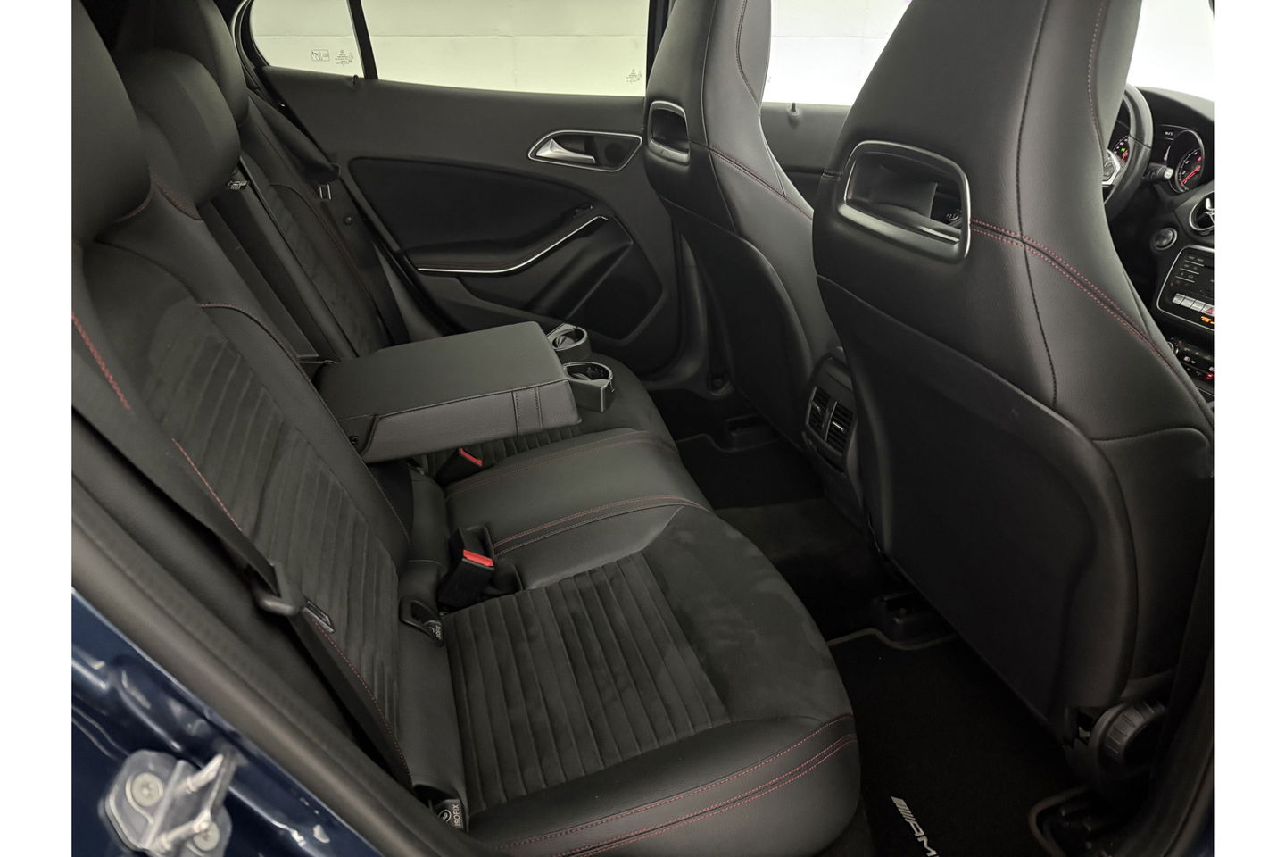 Mercedes-Benz GLA 180 AMG Limited Pano Camera LED Trekhaak Clima Cruise Navi PDC 19''LMV