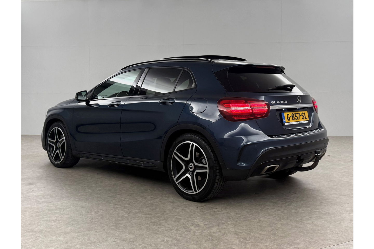 Mercedes-Benz GLA 180 AMG Limited Pano Camera LED Trekhaak Clima Cruise Navi PDC 19''LMV