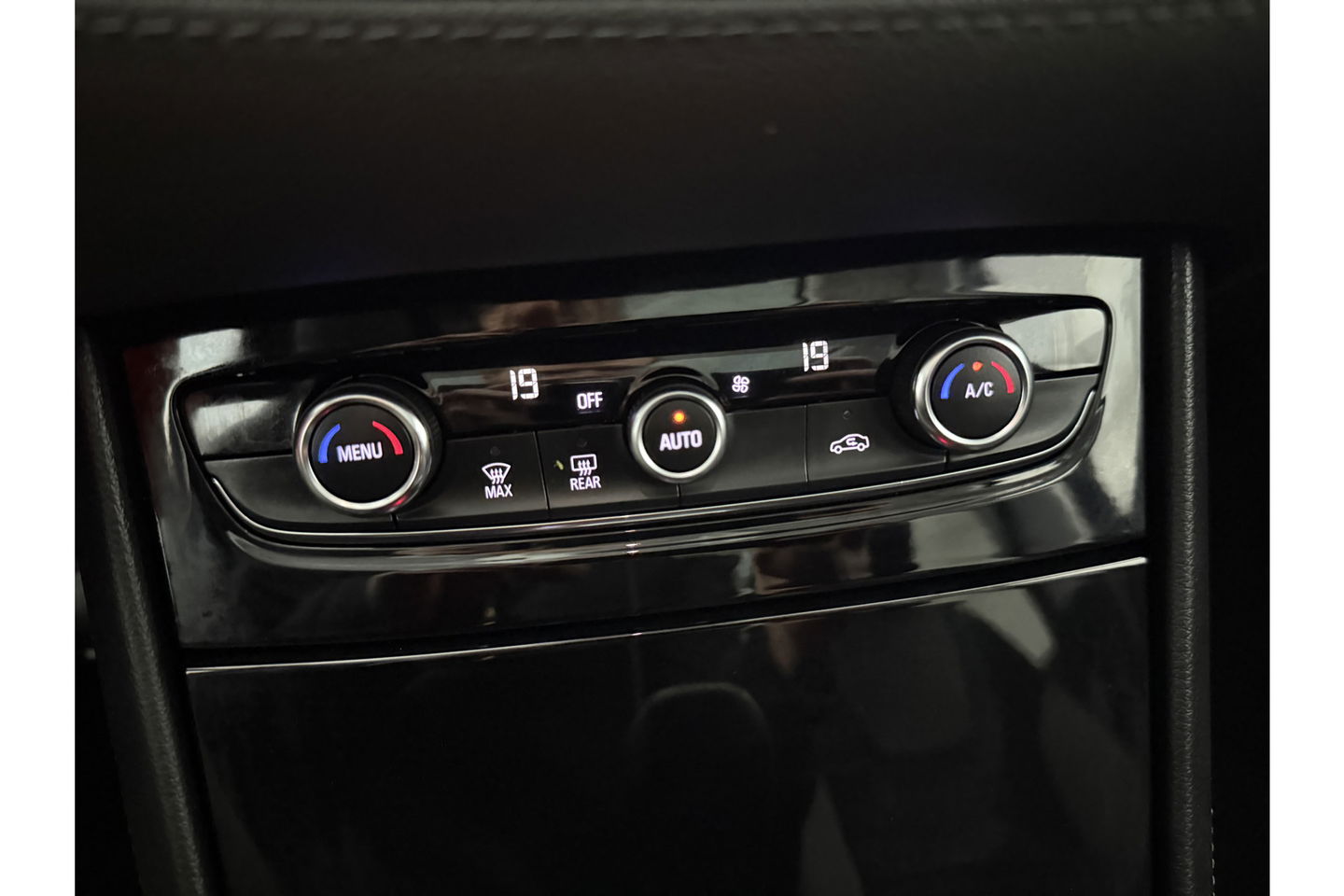 Opel Grandland X 1.2 Turbo Business Elegance Camera Carplay Panoview LED Clima Cruise Navi PDC 18''LMV