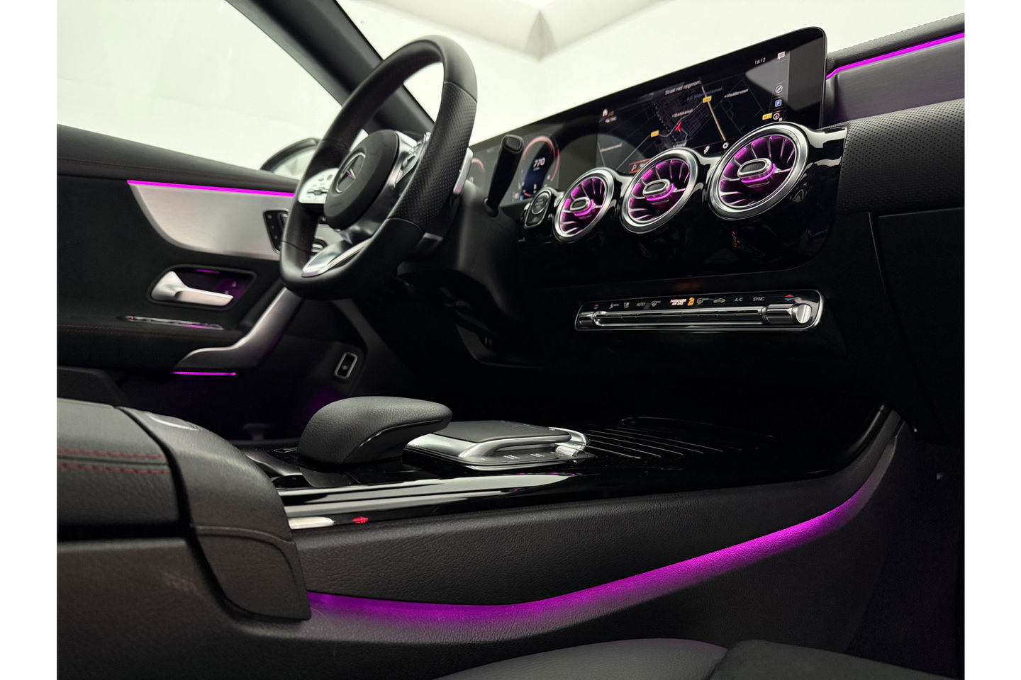 Mercedes-Benz CLA-Klasse 180 AMG Pano Sfeer Virtual Carplay LED Camera Clima Cruise Navi PDC 18''LMV Memory-Seats