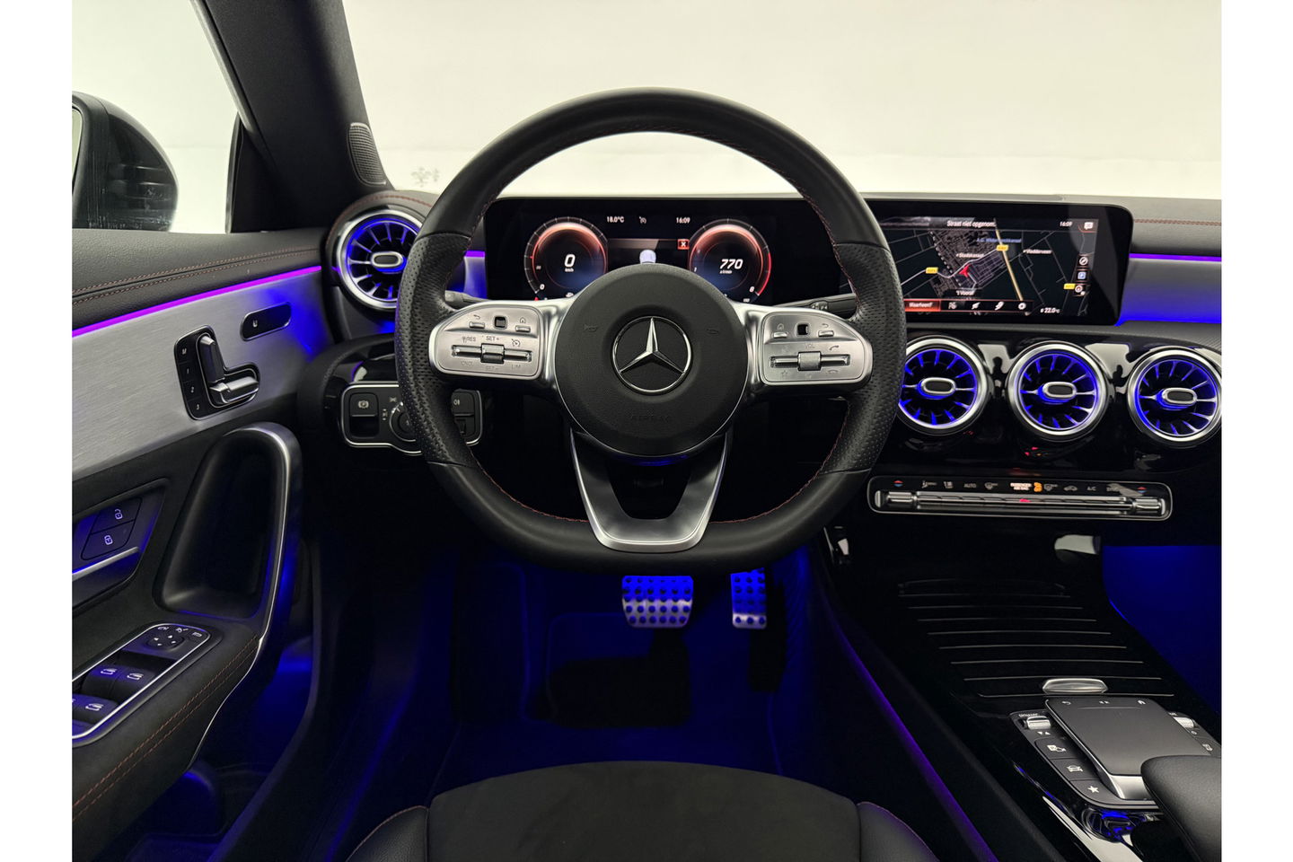 Mercedes-Benz CLA-Klasse 180 AMG Pano Sfeer Virtual Carplay LED Camera Clima Cruise Navi PDC 18''LMV Memory-Seats
