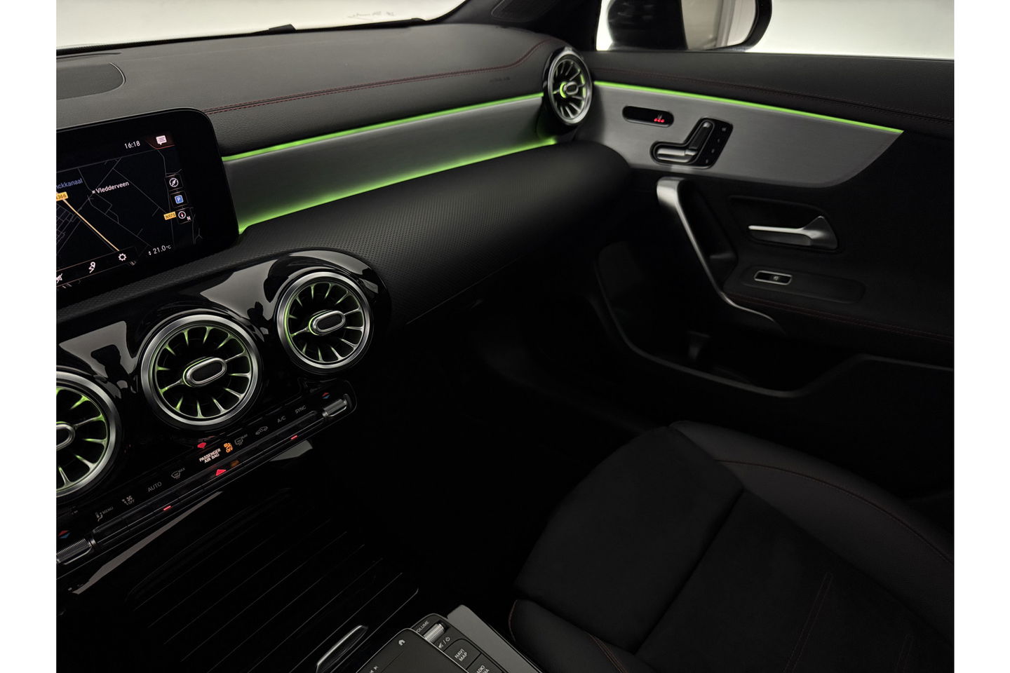 Mercedes-Benz CLA-Klasse 180 AMG Pano Sfeer Virtual Carplay LED Camera Clima Cruise Navi PDC 18''LMV Memory-Seats