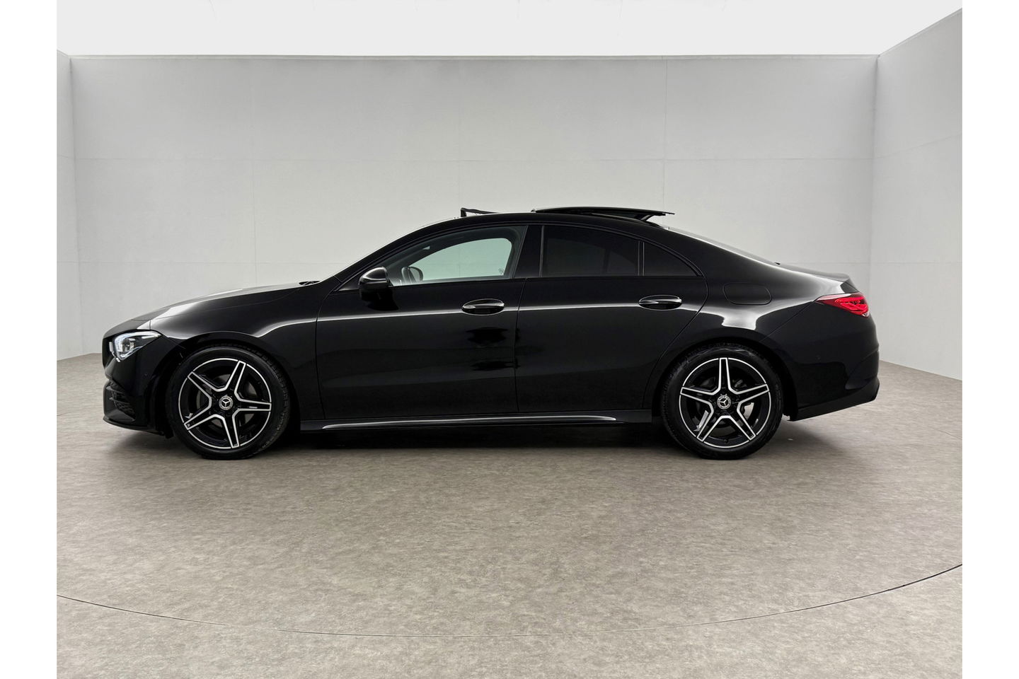 Mercedes-Benz CLA-Klasse 180 AMG Pano Sfeer Virtual Carplay LED Camera Clima Cruise Navi PDC 18''LMV Memory-Seats
