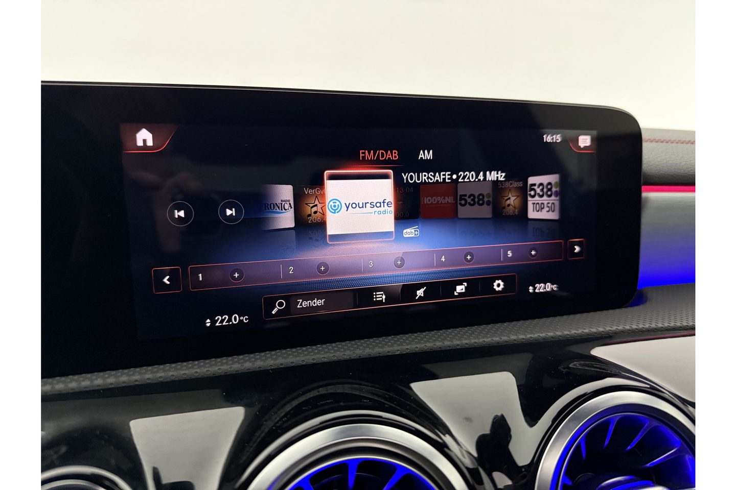 Mercedes-Benz CLA-Klasse 180 AMG Pano Sfeer Virtual Carplay LED Camera Clima Cruise Navi PDC 18''LMV Memory-Seats