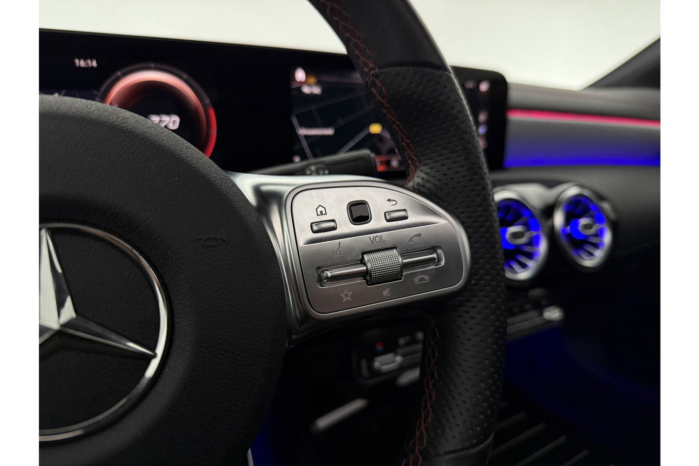 Mercedes-Benz CLA-Klasse 180 AMG Pano Sfeer Virtual Carplay LED Camera Clima Cruise Navi PDC 18''LMV Memory-Seats