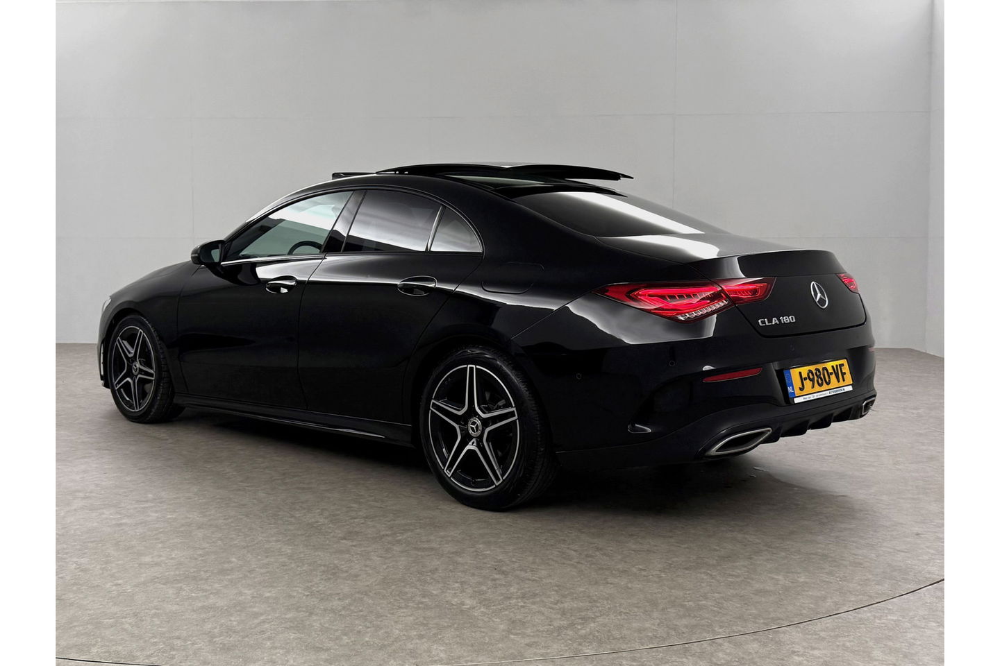 Mercedes-Benz CLA-Klasse 180 AMG Pano Sfeer Virtual Carplay LED Camera Clima Cruise Navi PDC 18''LMV Memory-Seats