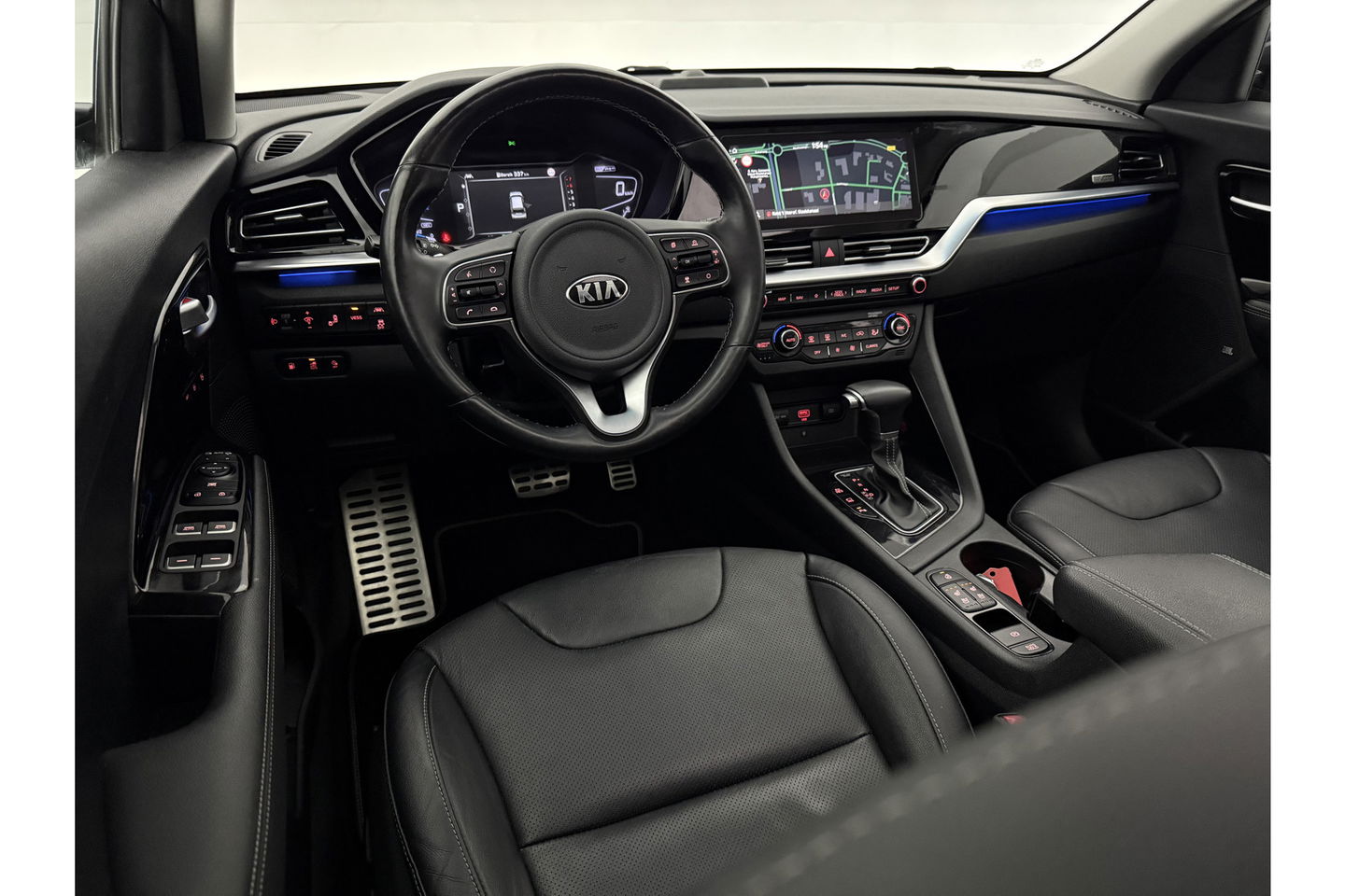 Kia Niro 1.6 GDi PHEV ExecutiveLine 119PK Pano Sfeer Camera Trekhaak Carplay JBL-Audio Virtual LED Clima Cruise Navi PDC 16''LMV