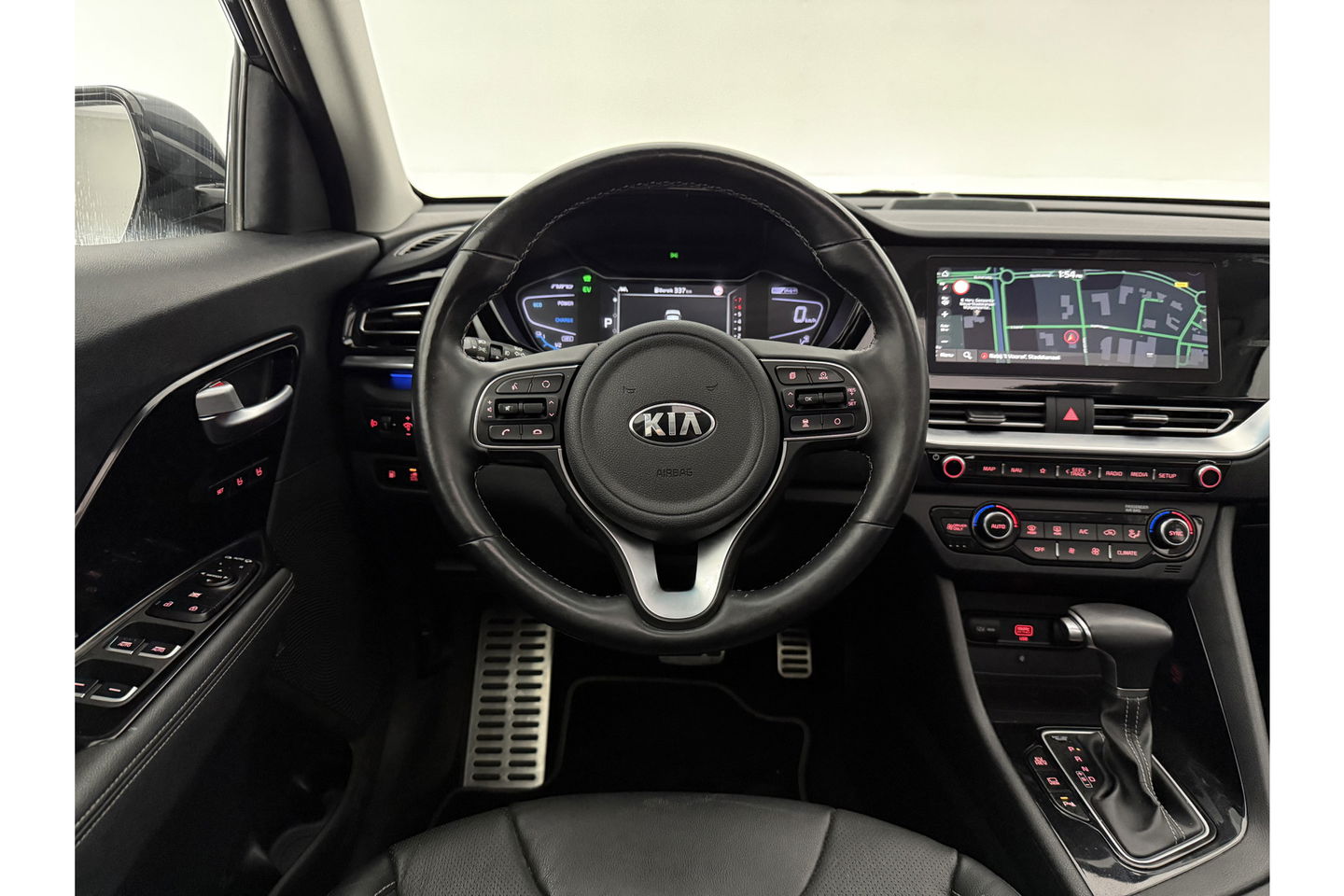 Kia Niro 1.6 GDi PHEV ExecutiveLine 119PK Pano Sfeer Camera Trekhaak Carplay JBL-Audio Virtual LED Clima Cruise Navi PDC 16''LMV